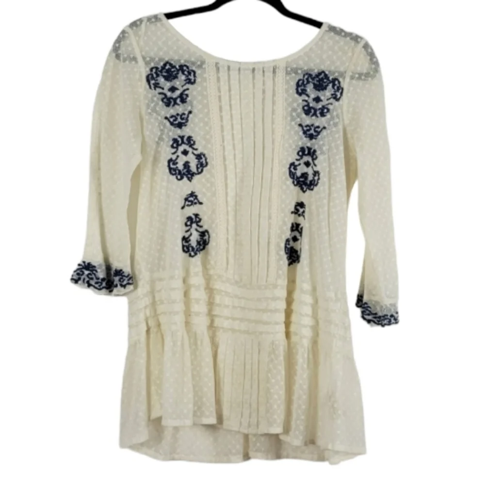 FREE PEOPLE Peplum White Lace Top Blue Embroidery Size Small - Picture 3 of 9